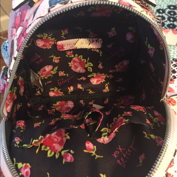 Betsey Johnson backpack purse! - Picture 4 of 4